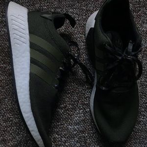nmd r2 camo